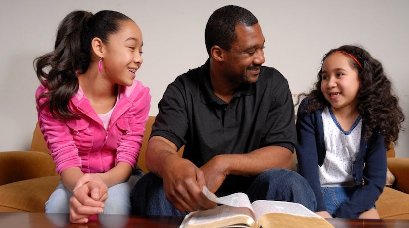 Estudio bíblico en familia
