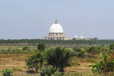 La Basílica de Nuestra Señora de la Paz en Yamusukro, Costa de Marfil.