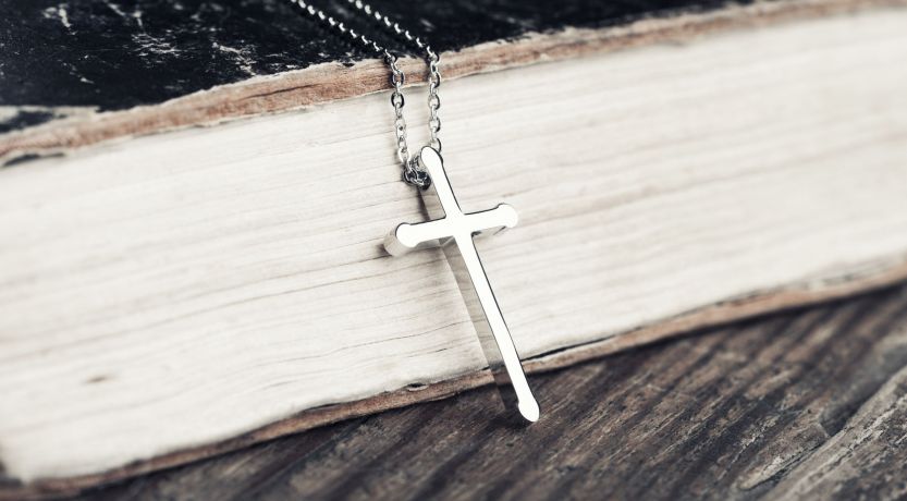 ¿Debería un cristiano usar cruces como objetos de adoración?